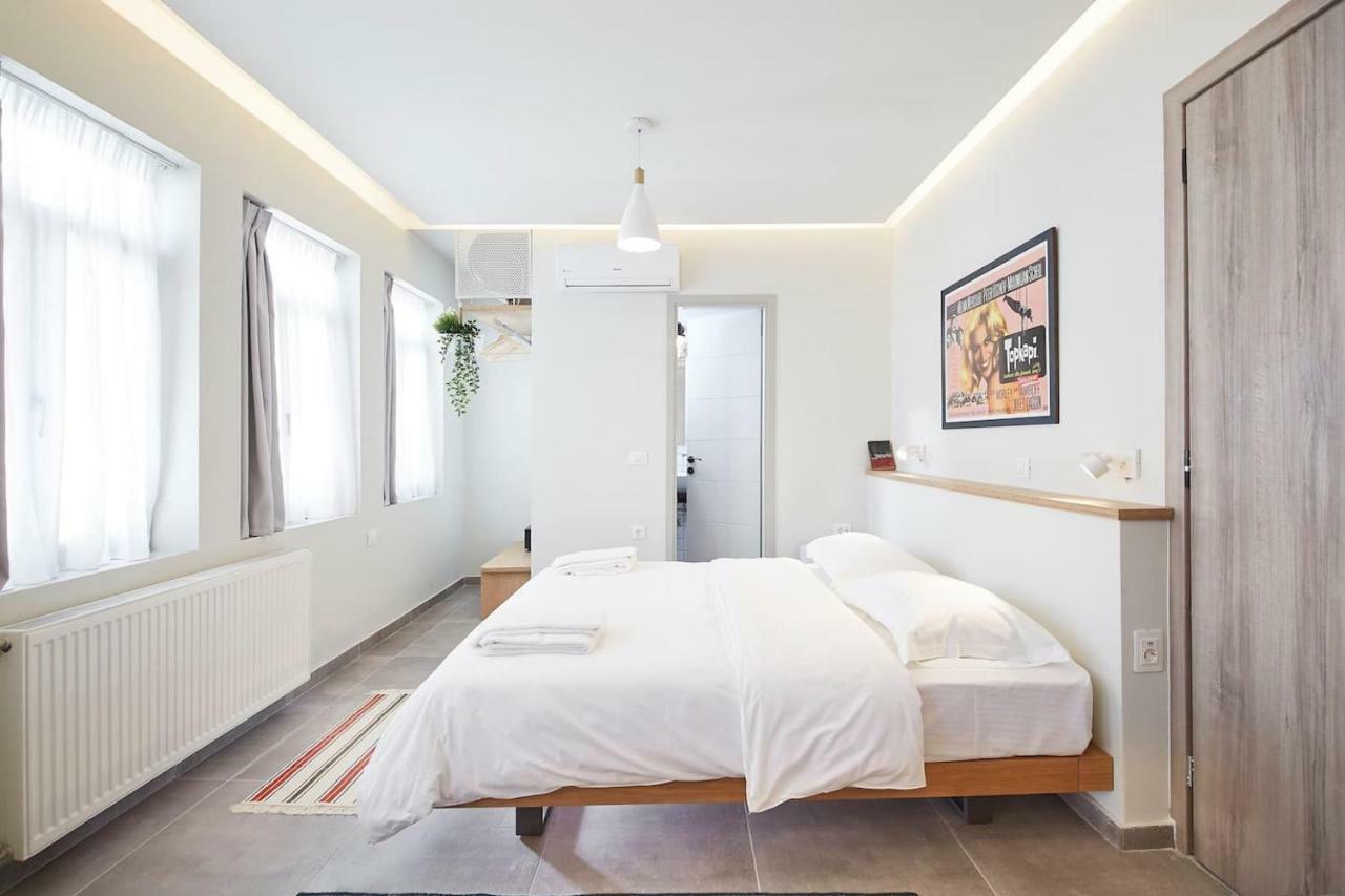 Stay In A Hip Decorated Studio Near Acropolis! Athens Luaran gambar